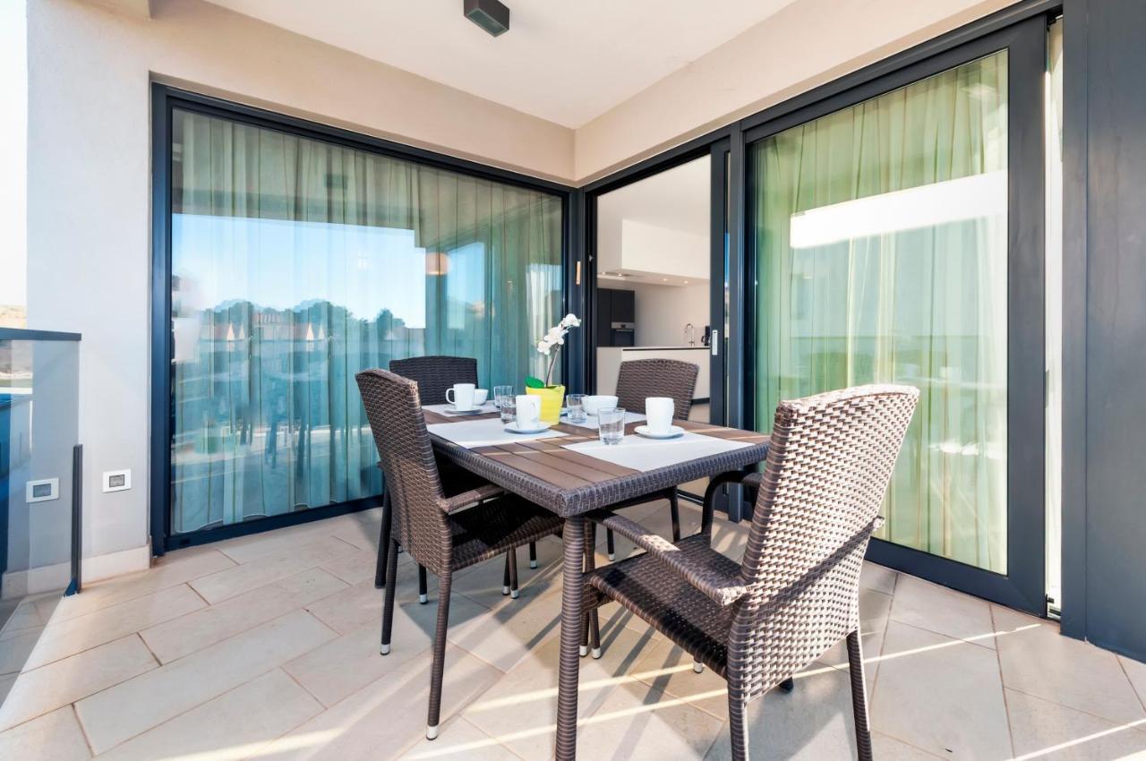 Sunny Day - Apartment With Parking Rovinj Exterior foto